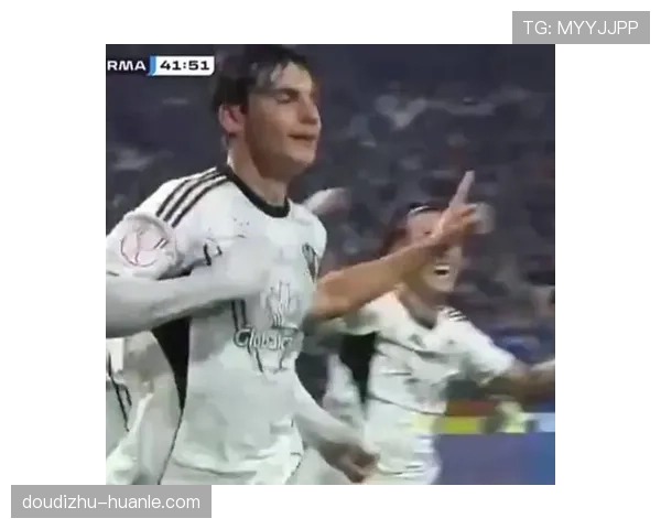 皇马客场遭奥萨苏纳补时绝杀 争冠主动权再度易主引发战术反思